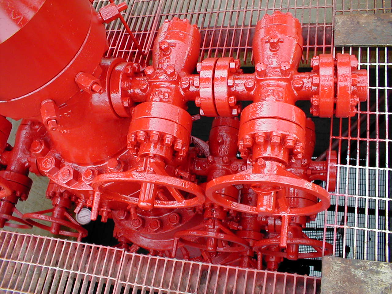 Wellhead tree maintenance in the field